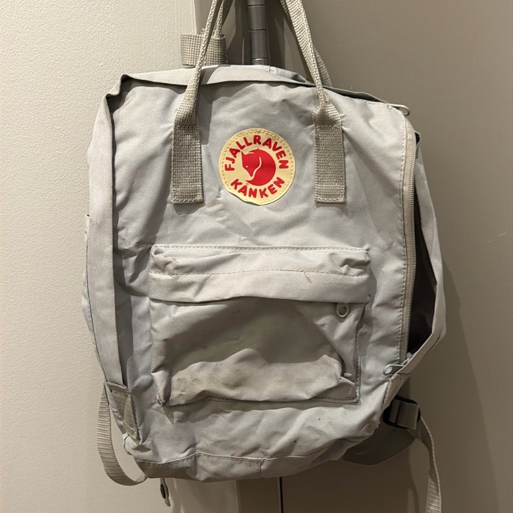 Fjรคllrรคven Kรฅnken Classic Backpack - Fog Grey